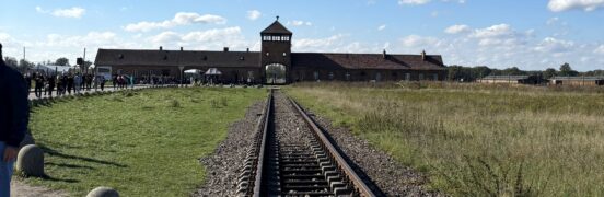 „Begegnung mit Auschwitz: Aussprechen, wofür es keine Worte gibt“- Gedenkstättenfahrt nach Auschwitz und Krakau