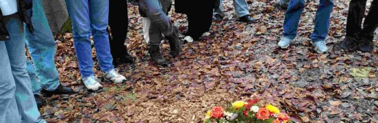 Die 9.1 besucht das Waldbegräbnis Gut Eckendorf